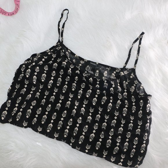Forever 21 Black and White Arrow Print Crop Spaghetti Strap Tank Top - Picture 5 of 5
